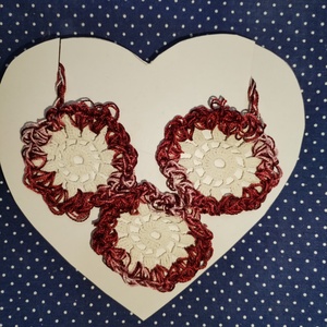 19 sz�zadi k�zicsipke horgol�ssal 3 med�los nyak�k - ékszer - nyaklánc - medál - Meska.hu