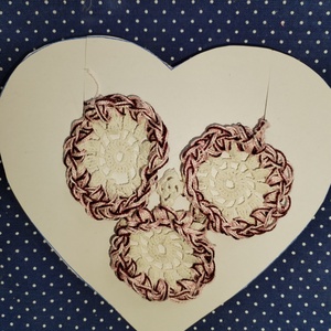 19 sz�zadi k�zicsipke horgol�ssal 3 med�los nyak�k - ékszer - nyaklánc - medál - Meska.hu