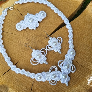 Csupagyöngy hófehér kézműves sujtás ékszerszett hajcsattal, Esküvő, Ékszer, Ékszerszett, Gyöngyfűzés, gyöngyhímzés, Varrás, MESKA