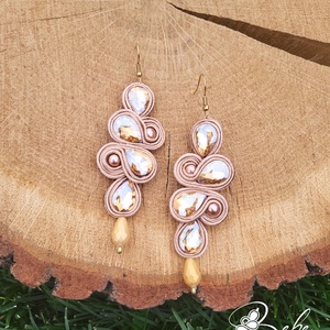 Kleopátra bézs kézműves sujtás fülbevaló, Ékszer, Fülbevaló, Lógó fülbevaló, Gyöngyfűzés, gyöngyhímzés, Varrás, MESKA