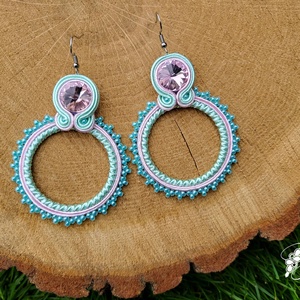 Púder- menta karika gyöngycsipkézett kézműves sujtás fülbevaló, Ékszer, Fülbevaló, Lógó fülbevaló, Gyöngyfűzés, gyöngyhímzés, Varrás, MESKA