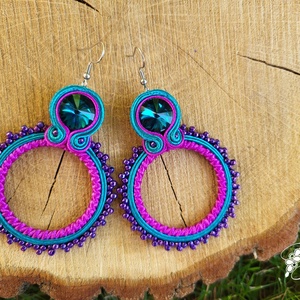 Türkiz- padlizsán karika gyöngycsipkézett kézműves sujtás fülbevaló, Ékszer, Fülbevaló, Lógó fülbevaló, Gyöngyfűzés, gyöngyhímzés, Varrás, MESKA