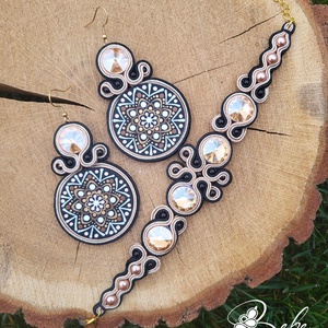 Tündérvirág bézs-fekete kézzel festett mandalás kézműves sujtás fülbevaló és karkötő szett, Ékszer, Ékszerszett, Gyöngyfűzés, gyöngyhímzés, Varrás, MESKA