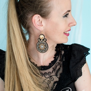 Tündérvirág bézs-fekete kézzel festett mandalás kézműves sujtás fülbevaló és karkötő szett - ékszer - ékszerszett - Meska.hu