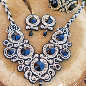 Omega fekete-arany-bézs gyöngyözött kézműves sujtás ékszerszett fülbevaló, nyakék és karperec, Ékszer, Ékszerszett, Gyöngyfűzés, gyöngyhímzés, Varrás, MESKA