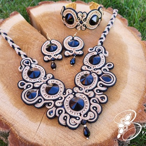 Omega fekete-arany-bézs gyöngyözött kézműves sujtás ékszerszett fülbevaló, nyakék és karperec - ékszer - ékszerszett - Meska.hu