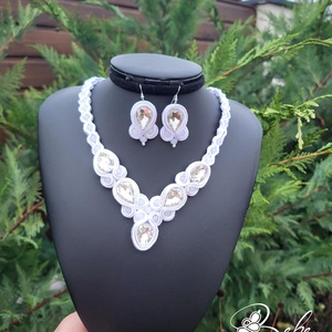 Classic hófehér kézműves sujtás fülbevaló és nyakék szett, Ékszer, Ékszerszett, Gyöngyfűzés, gyöngyhímzés, Varrás, MESKA