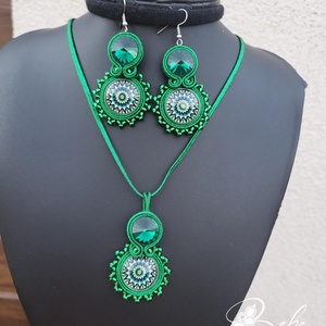 Smaragd mandala gyöngycsipkézett kézműves sujtás fülbevaló és nyaklánc szett, Ékszer, Ékszerszett, Gyöngyfűzés, gyöngyhímzés, Varrás, MESKA