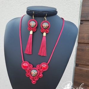 Matyó mintás, magyaros, bordó bojtos, kézműves sujtás fülbevaló és nyaklánc szett - ékszer - ékszerszett - Meska.hu