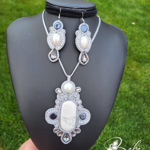 Fehér türkiz, ásványköves és porcelán lencsés kézműves sujtás ékszerszett - ékszer - ékszerszett - Meska.hu