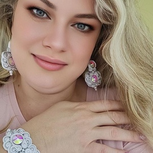 Habcsók hófehér-ezüst kézműves sujtás ékszerszett fülbevaló és karkötő - ékszer - ékszerszett - Meska.hu