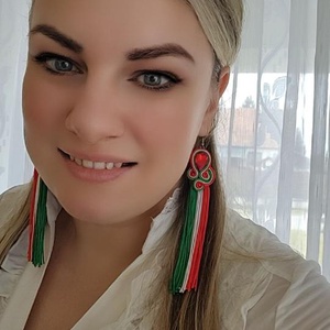 Nemzeti lobogó hosszú bojtos kézműves sujtás fülbevaló - ékszer - fülbevaló - lógó fülbevaló - Meska.hu