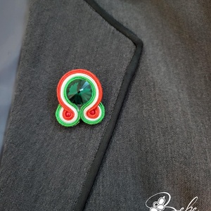 Kokárda kerek nemzetiszín kézműves sujtás bross - ékszer - kitűző és bross - Meska.hu