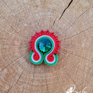 Kokárda kerek gyöngycsipkézett nemzetiszín kézműves sujtás bross - Meska.hu