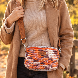 Őszi színekben pompázó, egyedi kézzel horgolt női válltáska, crossbody, övtáska tökös mintájú béléssel, Táska & Tok, Kézitáska & válltáska, Vállon átvethető táska, Horgolás, Varrás, MESKA