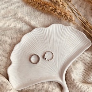 Dekorációs tálca gipszből - Meska.hu