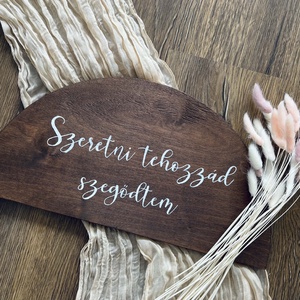 Szeretni tehozzád szegődtem- félkör alakú esküvői tábla, fa dekor, esküvői tábla, fa dekoráció, Esküvő, Dekoráció, Tábla & Jelzés, Famegmunkálás, MESKA