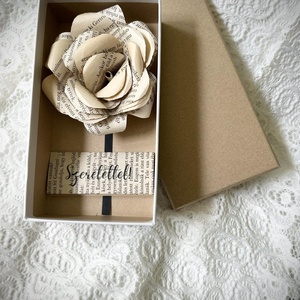 Virág virágos doboz dobozvan virággal könyv könyvlap természetes kraft papír örökrózsa - Meska.hu