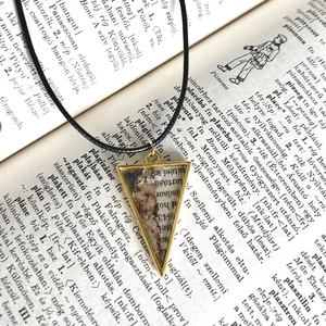 Könyvalpos nyaklánc - Meska.hu