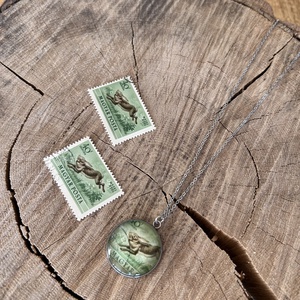 Régi vintage bélyeg nyaklánc vizsla nyúl nyuszi nyuszis - ékszer - nyaklánc - medálos nyaklánc - Meska.hu