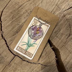 Régi vintage bélyeg nyaklánc virág virágos lila krókusz - ékszer - nyaklánc - medálos nyaklánc - Meska.hu