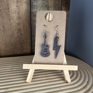 Elektromos gitár fa fülbevaló, Ékszer, Fülbevaló, Lógó fülbevaló, Ékszerkészítés, Famegmunkálás, MESKA