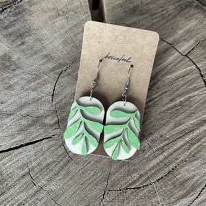Zöld leveles minimalista greenery Fa fülbevaló, Ékszer, Fülbevaló, Lógós kerek fülbevaló, Famegmunkálás, Ékszerkészítés, MESKA