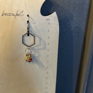 Színes hosszú lógós ezüst színű hatszög fülbevaló - ékszer - fülbevaló - lógó fülbevaló - Meska.hu