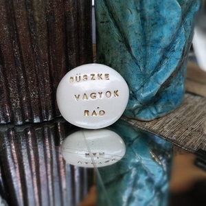 BÜSZKE VAGYOK RÁD - Varázskavics arany -  - Meska.hu