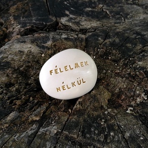 FÉLELMEK NÉLKÜL - Varázskavics arany -  - Meska.hu