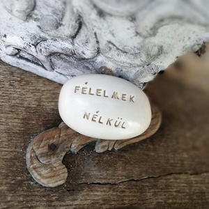 FÉLELMEK NÉLKÜL - Varázskavics arany -  - Meska.hu