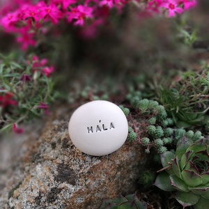 HÁLA - Kerámia Varázskavics üzenettel, motivációs felirattal - esküvő - emlék & ajándék - köszönőajándék - Meska.hu