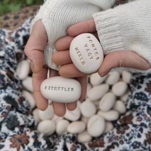 FONTOS VAGY NEKEM - Kerámia Varázskavics üzenettel, motivációs felirattal - esküvő - emlék & ajándék - köszönőajándék - Meska.hu