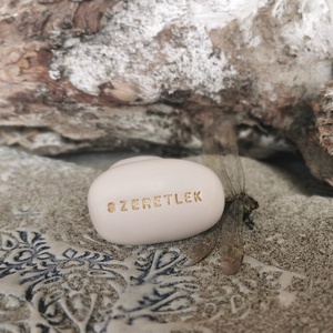 SZERETLEK - Kerámia Varázskavics kedves üzenetekkel, motivációkkal - esküvő - emlék & ajándék - nászajándék - nászajándék gyűjtők - Meska.hu