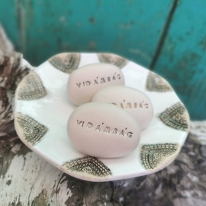 VIDÁMSÁG - Kerámia Varázskavics üzenettel, motivációs felirattal - esküvő - emlék & ajándék - köszönőajándék - Meska.hu