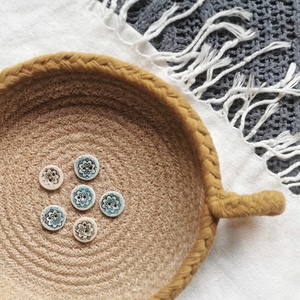 KERÁMIA GOMBOK - Virág mintás, vintage hatás, 6db / csomag, Kellékek & szerszámok, Rövidáru, Gomb, Kerámia gomb, Agyagozás, MESKA