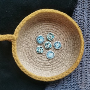 KERÁMIA GOMBOK - kézzel készült türkizkék mintás, 6db / csomag - kellékek & szerszámok - rövidáru - gomb - kerámia gomb - Meska.hu