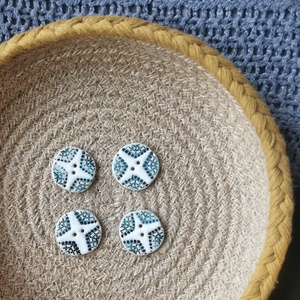 KERÁMIA GOMBOK - Türkiz-fehér mintás / 4 db-os csomag - kellékek & szerszámok - rövidáru - gomb - kerámia gomb - Meska.hu