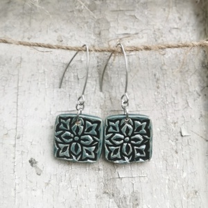 Rusztikus, kékeszöld, kézzek készített kerámia fülbevaló - ékszer - fülbevaló - lógó fülbevaló - Meska.hu