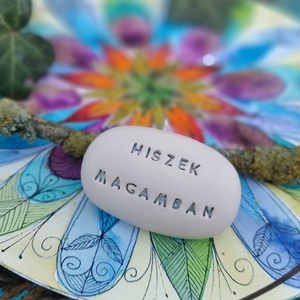 HISZEK MAGAMBAN - Kerámia Varázskavics üzenettel, motivációs felirattal, Esküvő, Emlék & Ajándék, Köszönőajándék, , MESKA