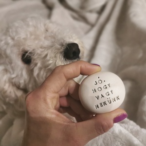 JÓ, HOGY VAGY NEKÜNK - Kerámia Varázskavics üzenettel, motivációs felirattal - esküvő - emlék & ajándék - köszönőajándék - Meska.hu