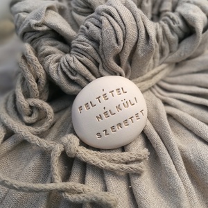 FELTÉTEL NÉLKÜLI SZERETET - Kerámia Varázskavics üzenettel, motivációs felirattal - esküvő - emlék & ajándék - köszönőajándék - Meska.hu