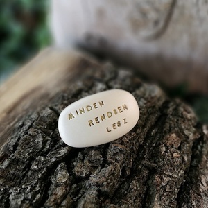 MINDEN RENDBEN LESZ - Kerámia Varázskavics üzenettel, motivációs felirattal, Esküvő, Emlék & Ajándék, Köszönőajándék, , MESKA