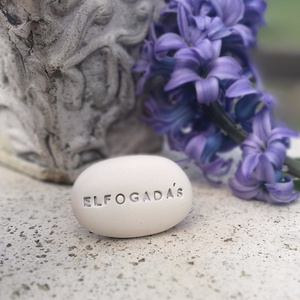 ELFOGADÁS - Kerámia Varázskavics üzenettel, motivációs felirattal - esküvő - emlék & ajándék - köszönőajándék - Meska.hu