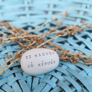 EZ NAGYON JÓ KÉRDÉS - Kerámia Varázskavics üzenettel, motivációs felirattal, Esküvő, Emlék & Ajándék, Köszönőajándék, , MESKA