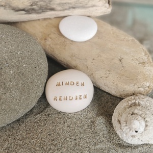 MINDEN RENDBEN - Kerámia Varázskavics üzenettel, motivációs felirattal - esküvő - emlék & ajándék - köszönőajándék - Meska.hu