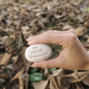 NE LEGYÉL ÖNMAGAD - Kerámia Varázskavics üzenettel, motivációs felirattal - esküvő - emlék & ajándék - köszönőajándék - Meska.hu