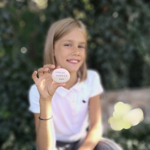 BÜSZKE VAGYOK RÁD - Kerámia Varázskavics üzenettel, motivációs felirattal - esküvő - emlék & ajándék - köszönőajándék - Meska.hu