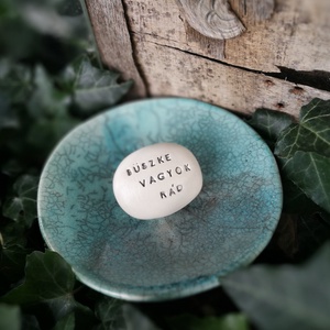 BÜSZKE VAGYOK RÁD - Kerámia Varázskavics üzenettel, motivációs felirattal, Esküvő, Emlék & Ajándék, Köszönőajándék, , MESKA