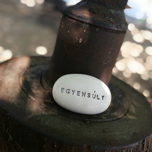 EGYENSÚLY - Kerámia Varázskavics üzenettel, motivációs felirattal, Esküvő, Emlék & Ajándék, Köszönőajándék, , MESKA